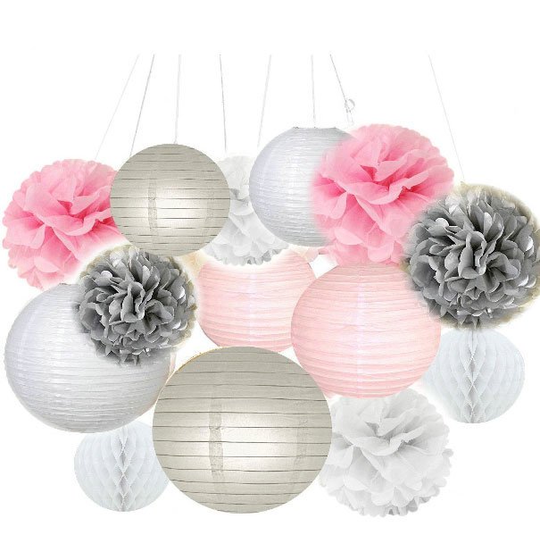idées pour décoration de salle en hauteur, plafond avec lanternes accordeons, lanternes chinoises, pompons en papier